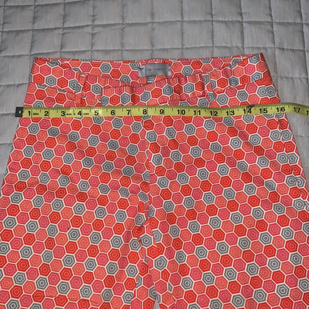 GAP Slim Cropped Geometric Print Capris - Picture 5 of 6